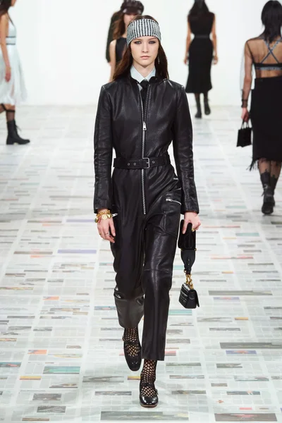 Look 50